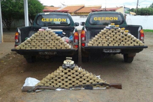 PM apreende 220 kg de coca�na na fronteira com a Bol�via