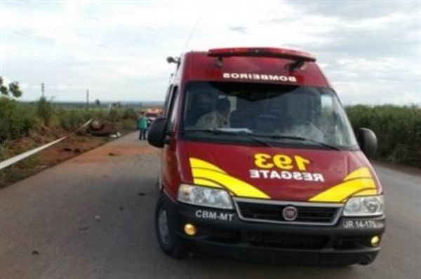Homem capota autom�vel ap�s esposa puxar volante durante ultrapassagem