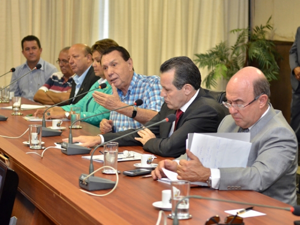 Governo garante pavimenta��o da MT-140 ap�s pedido da AL e prefeitos 
