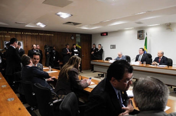 CPI da Petrobras no Senado aprova 74 requerimentos, mas nega convoca��o de Lula