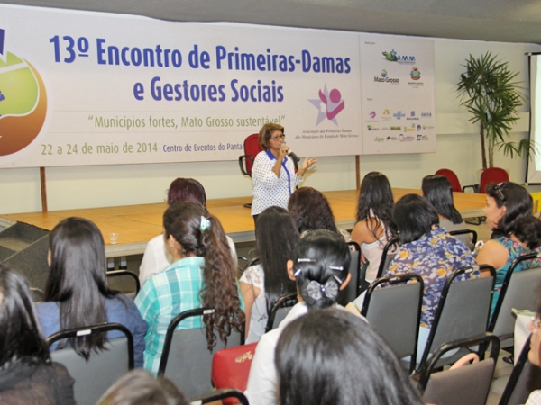 Anita Piovesan participa do 13� Encontro de Primeiras Damas do estado