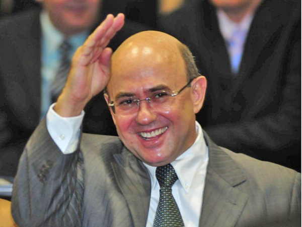 Riva dedicar� o final de semana � fam�lia e d� coletiva de imprensa na segunda-feira, 26.