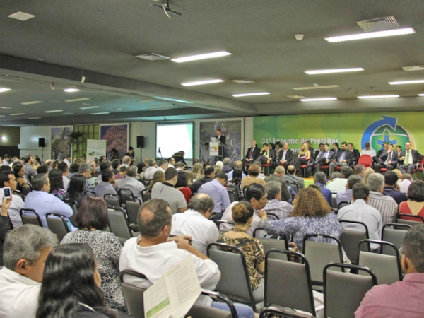 Encontro de Prefeitos teve programa��o integrada nesta sexta-feira