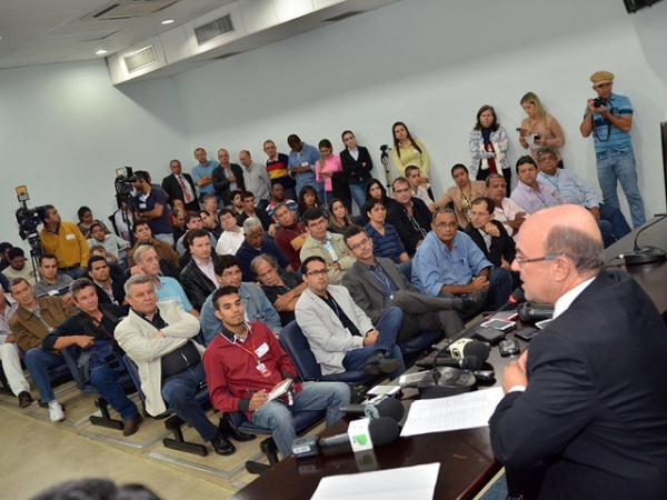 Riva afirma que pris�o foi �orquestrada� por advers�rios pol�ticos