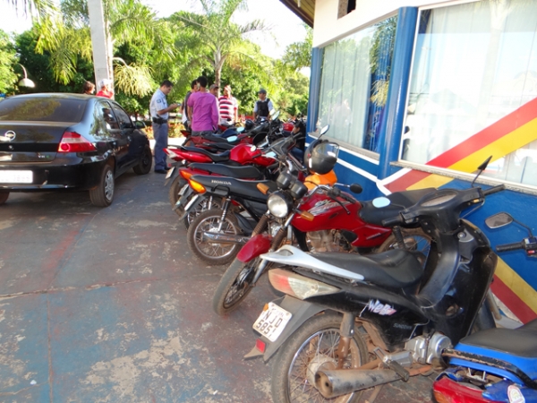 Em meia hora Pol�cia Militar apreende 30 motos com irregularidades e pilotada por adolescentes.
