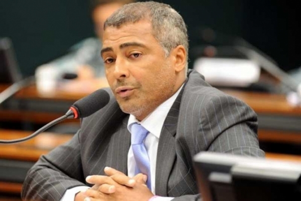S�rgio Cabral confirma candidatura ao Senado e disputar� vaga com Rom�rio