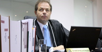 Juiz auxiliar determina que pr�-candidato suspenda a pr�tica de propaganda no Facebook