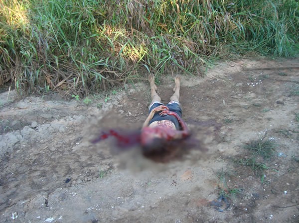 Mulher morta a facadas em Ju�na quase foi degolada; corpo ser� sepultado em Porto Velho