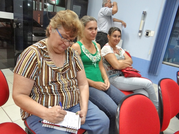 Enquanto muitos v�o � C�mara por interesse pr�prio, a presidente da ACEAJU acompanha tudo nas sess�es.