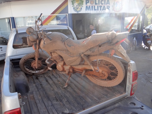 Pol�cia Militar localiza moto furtada h� 30 dias em Juara