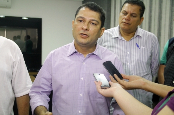 PMDB quer que Riva recue para lan�ar Julier ao Governo 