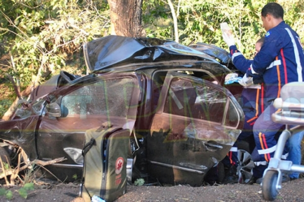 Acidente mata tr�s de uma mesma fam�lia na estrada de Pocon�
