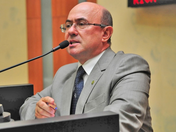 Riva prop�e isentar ICMS de frutas para industrializa��o