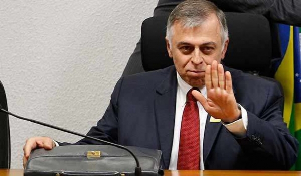 Frustrados com sil�ncio de Costa, CPMI pressiona STF para ter acesso aos depoimentos secretos