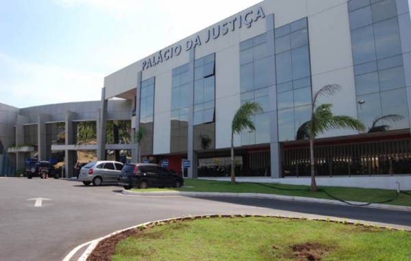 Tr�s desembargadores concorrem ao cargo de presidente do TJ