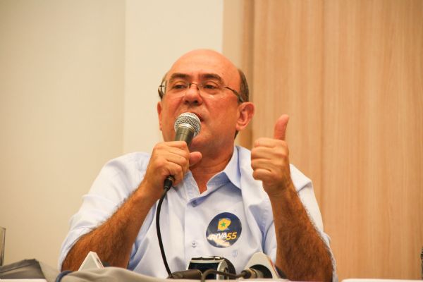 Riva acusa cooperativa de Era� Maggi de sonegar quase R$ 300 mi em impostos e diz que �doou pouco� para campanha de Taques