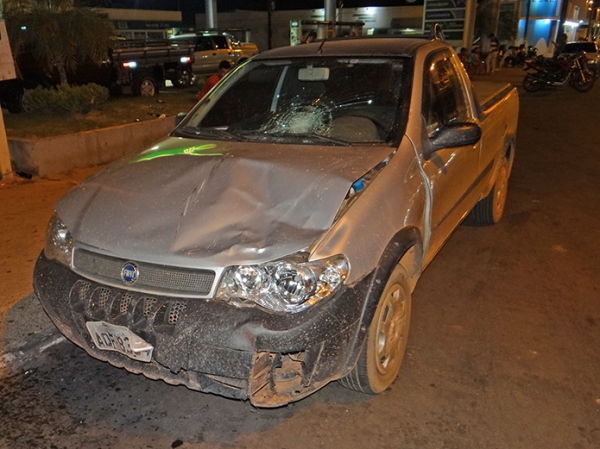 Acidente em moto e Fiat Strada deixa funcion�rio de banco com duas fraturas na perna.