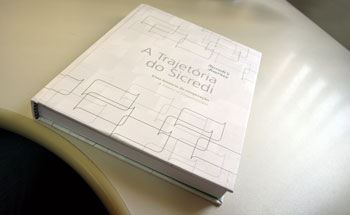 Sistema Sicredi lan�a livro para contar sua hist�ria