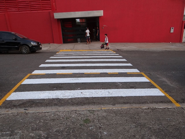 Final de tarde na Escola CEM � um festival de barbeiragens.