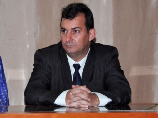 Simno reelege diretoria e tra�a planos