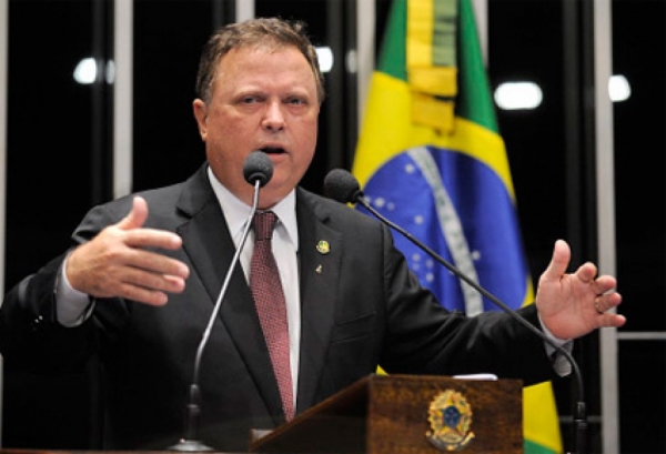 Senador Maggi se re�ne com ministro e pede duplica��o da MT-010