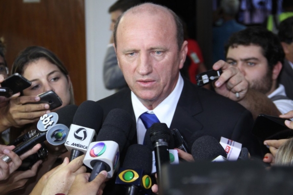 O Globo cita ministro Geller; PF emite nota e nega investiga��o