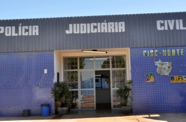 Presidente eleita da UCMMAT � barrada ao entrar na institui��o e advogados quase saem no tapa