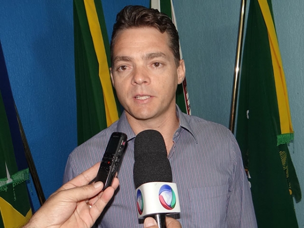 Vereador Edvaldo passa a noite na cadeia de Porto dos Ga�chos e delegado pede seu indiciamento por corrup��o.