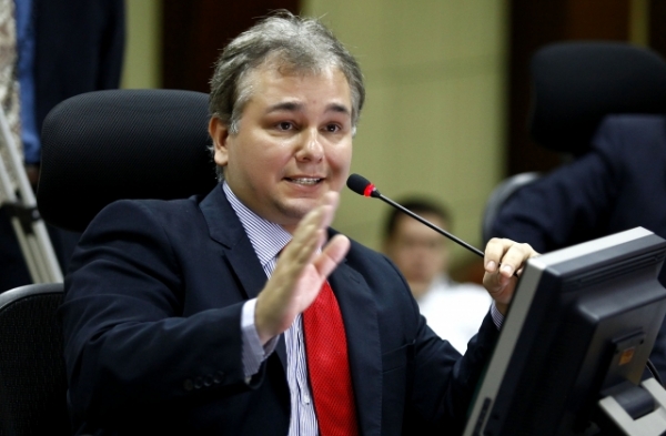 Auditor retira nome para concorrer vaga ao TCE; Janete ser� pr�xima conselheira 