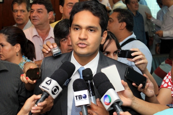 MPE aciona empresa por supostos esquemas na AL e C�mara