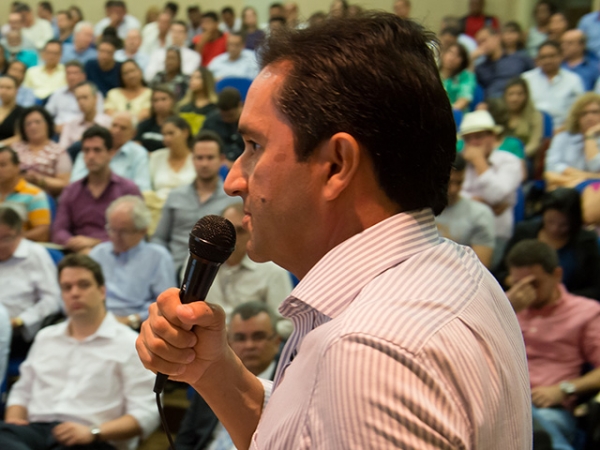 Silval deixa folha de pagamento de servidores da educa��o para pr�ximo governo