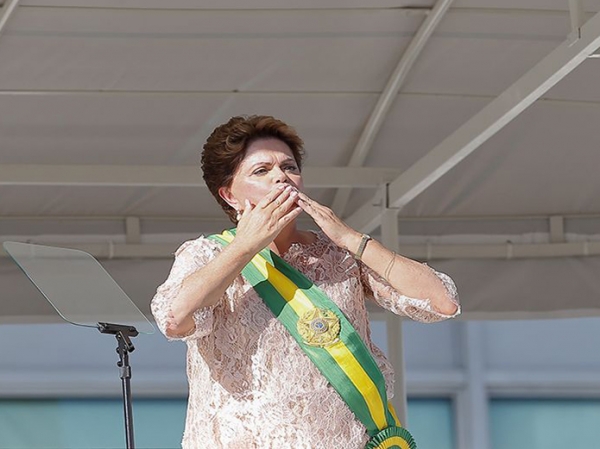 No parlat�rio, Dilma promete governar com o povo