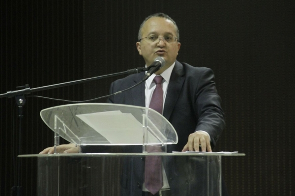 Taques suspende pagamento, contrata��o e concurso p�blico