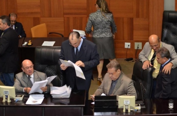 Comissionados ganhar�o at� R$ 34 mil na Assembleia Legislativa 