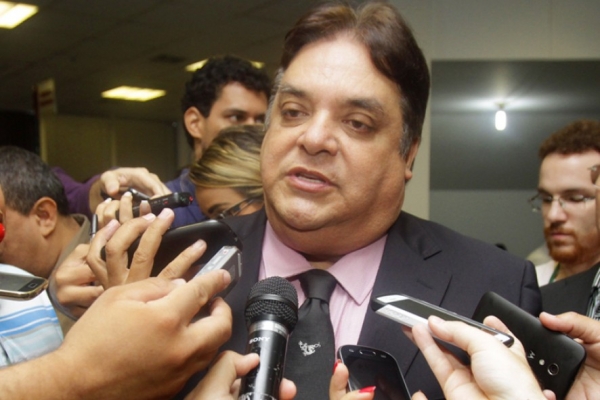 Ministro nega liminar de suplente para anular diploma��o
