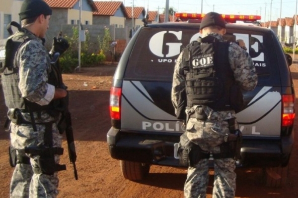 Pol�cia transfere para Cuiab� bando que assaltou carro forte