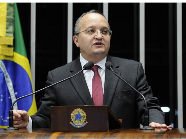 Governo regulariza repasse de recursos aos munic�pios