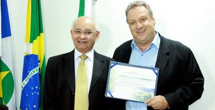 Romoaldo J�nior recebe diploma no TRE-MT