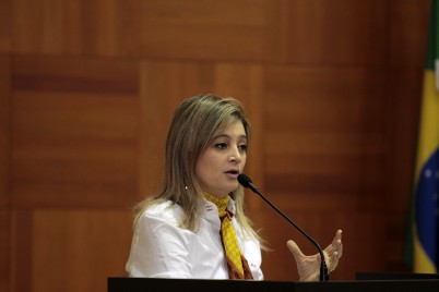 Projeto de Lei de Luciane Bezerra quer desconto nas passagens de �nibus intermunicipais para estudantes.