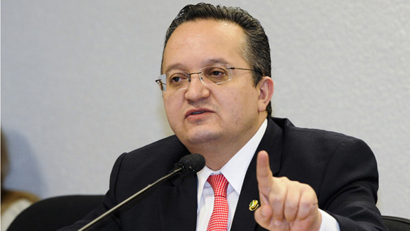 Taques veta projeto que daria sal�rios para comissionados da AL igualados com de desembargadores