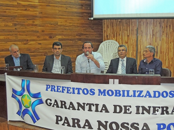 Prefeitos v�o se reunir com governador na ter�a-feira para apresentar demandas municipais