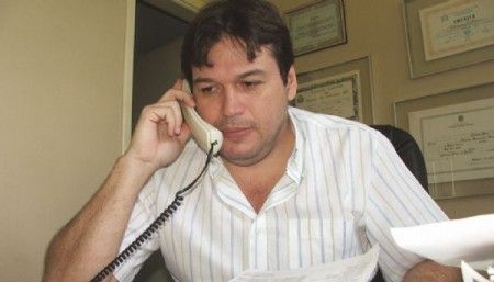 Prefeito � afastado por n�o implantar piso salarial aos professores