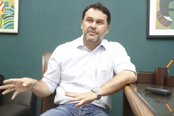 Tribunal de Justi�a bloqueia bens de deputado em R$ 130 mil
