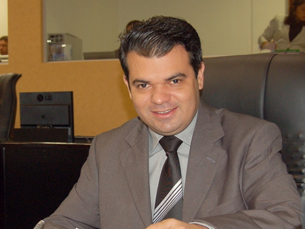 Ex-deputado Maksu�s Leite confirma esquema fraudulento na C�mara e na Assembleia