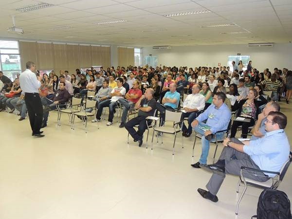 Sicredi realiza evento de oportunidades 2015 para colaboradores das �reas de neg�cios