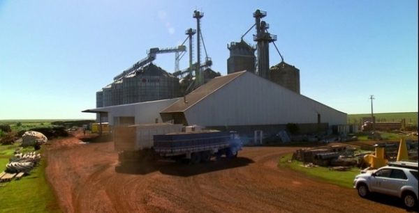 Agricultores investem na constru��o de armaz�ns coletivos no Paran�