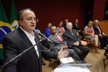 Pedro Taques se re�ne com seis governadores em Goi�nia