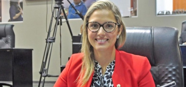 Deputada apresenta projeto de lei pro�bindo inaugura��o de obras p�blicas que n�o atenda a popula��o