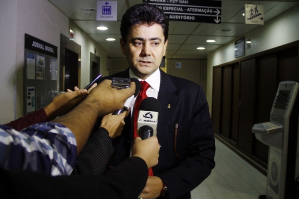 MPF denuncia Eder e empres�rios por lavagem e corrup��o