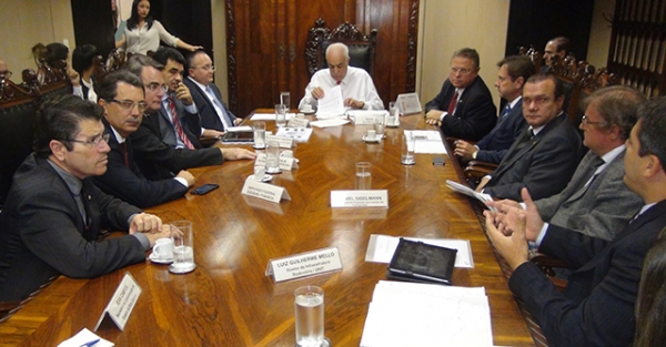 Bancada Federal se re�ne com governador Pedro Taques
